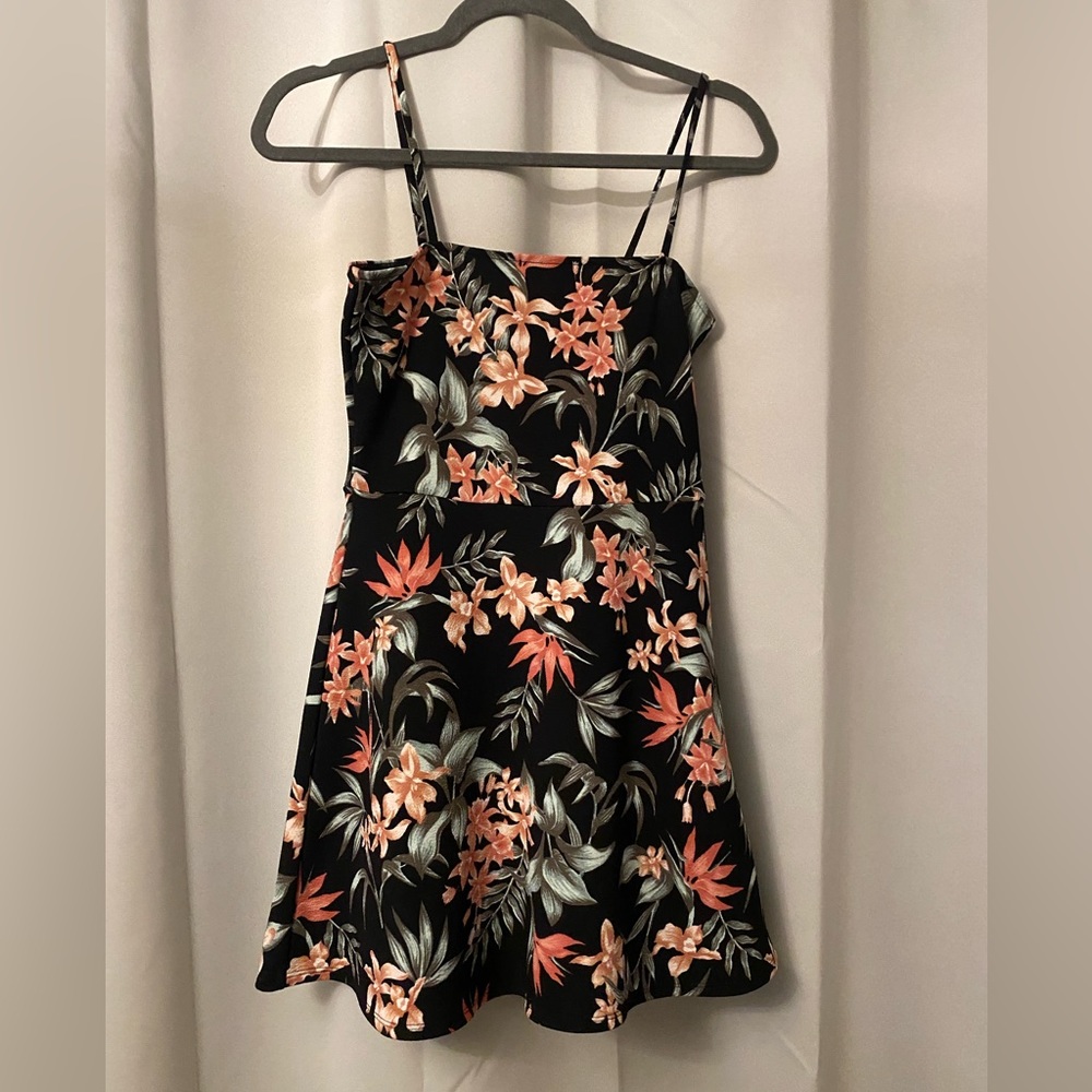 Beautiful floral dress *Nwot